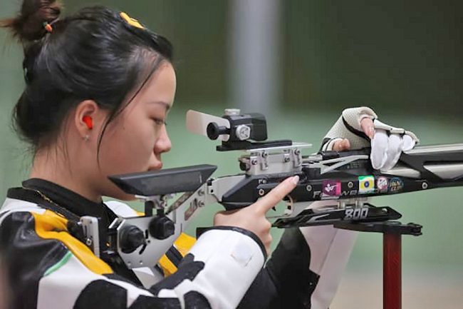 यी हुन टोकियो ओलम्पिकको पहिलो स्वर्ण जित्ने चीनकी याङ